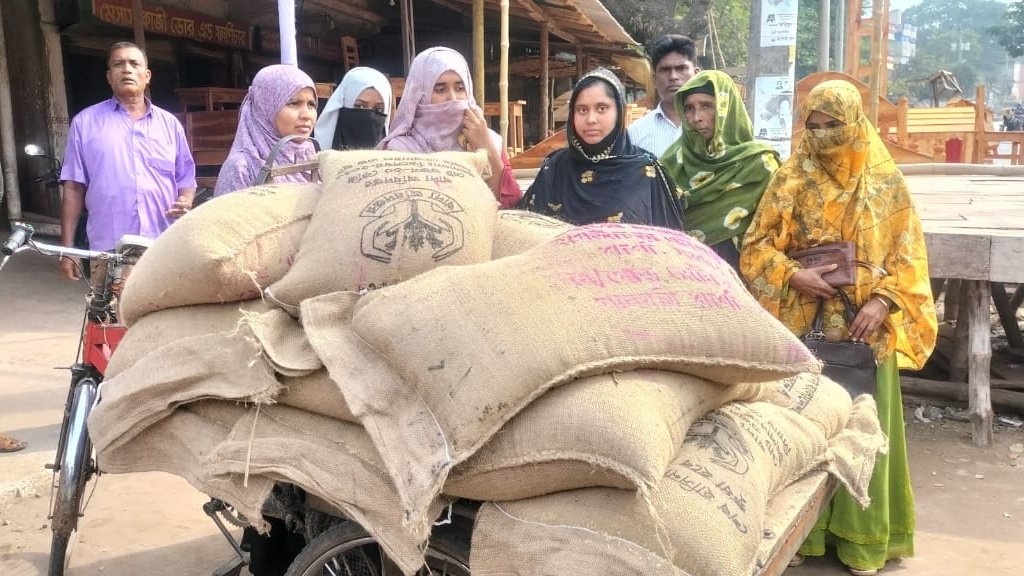 শার্শায় স্বেচ্ছাসেবক দলের নেতার বিরুদ্ধে ভিজিডি’র চাউল ছিনতাইয়ের অভিযোগ, থানায় মামলা