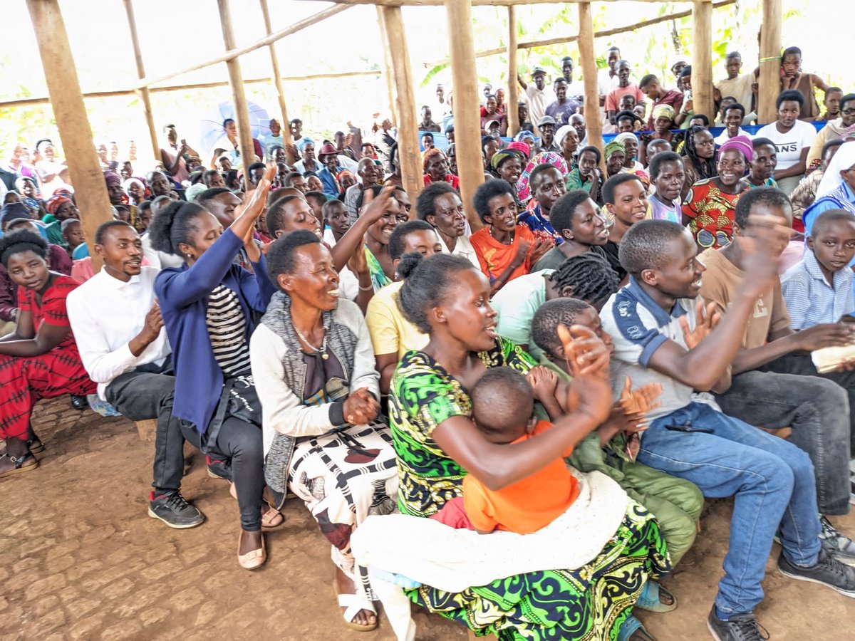 GISAGARAYEGO's tweet image. None ishuli #Umwana ni #Umuhanga ryigisha imyuga y'ubudozi n'ubwubatsi riherereye mu murenge wa #Kibilizi muri @GisagaraDistr hari gutangwa certificates k'Urubyiruko 45 rusoje kwiga imyuga k'ubufatanye n'Ikigo cy'Urubyiruko cy'Akarere @GISAGARAYEGO, @RwandaSouth @RwandaYouthArts