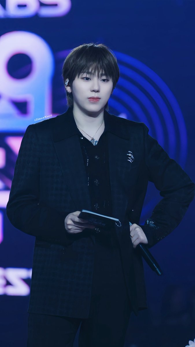 241220 KBS 가요대축제 - 3

우———월

<a href="/zico_koz/">ZICO</a> 
#ZICO #지코 #woojiho #우지호