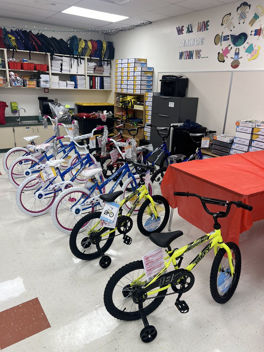 Jup_Baseball's tweet photo. Jupiter baseball Setting up to deliver over 500 gifts to Jupiter Elementary! https://t.co/3ecgapuj0V