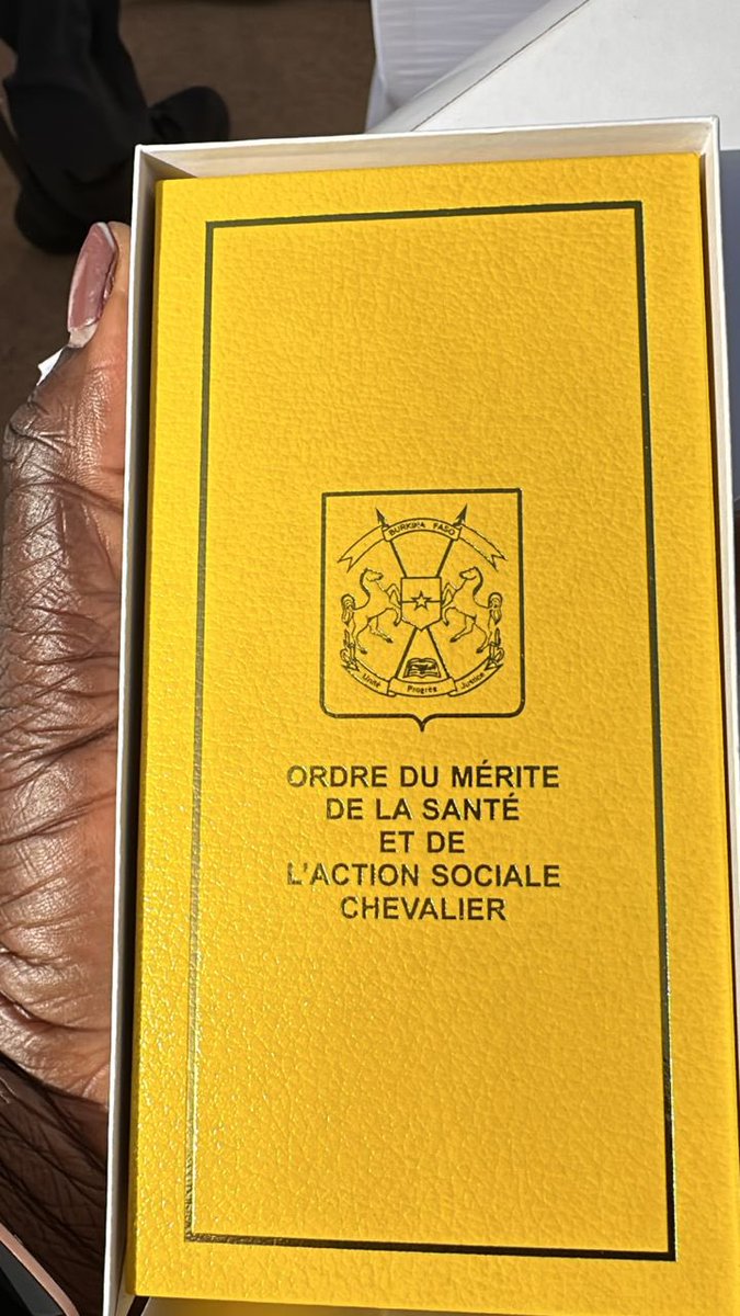 go_paga's tweet photo. Nous sommes heureux de partager avec vous que la Fondation Go Paga a reçu une décoration ce matin à titre exceptionnel. En 4 années d’existence, nous sommes à notre 2è médaille décernée par les plus hautes autorités de notre pays. Reconnaissance et gratitude pour votre soutien. https://t.co/gfpefi2NWO