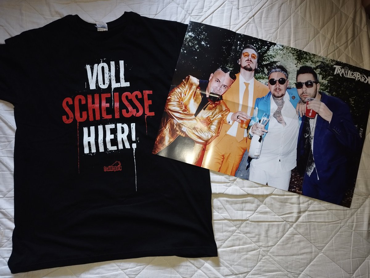 JustiBasti's tweet image. Happy fucking Release Day #Trailerpark! 🥳❤️
Heute ist endlich die Box mit dem letzten Konzert ihrer Abschiedstour #GoldenerSchluss erschienen 🔥
Das Konzert liegt einmal auf Blu-ray und CD vor
Und weil Weihnachten ist habe ich mir auch noch die Christbaumkugeln gegönnt 🎄
TP4L!