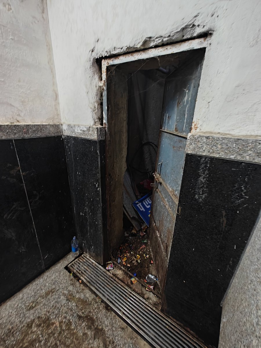 ankit_o's tweet photo. @RailwaySeva  @RailMinIndia  This is the state of mens washroom at Hatia railway station, pathetic state of affairs and horrible sanitation. https://t.co/WKysxuhpvt