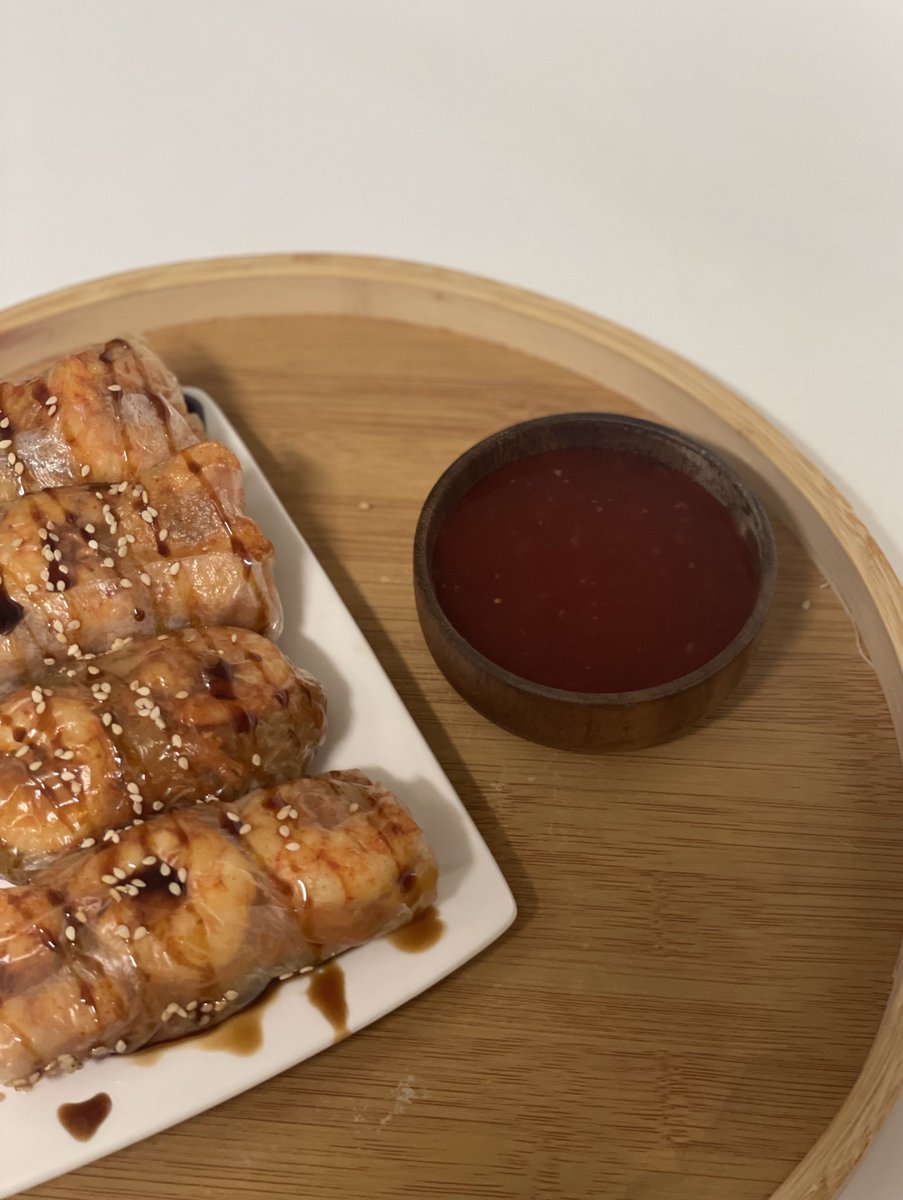 EatsLin's tweet image. shrimp spring rolls — 200 calories 14g protein