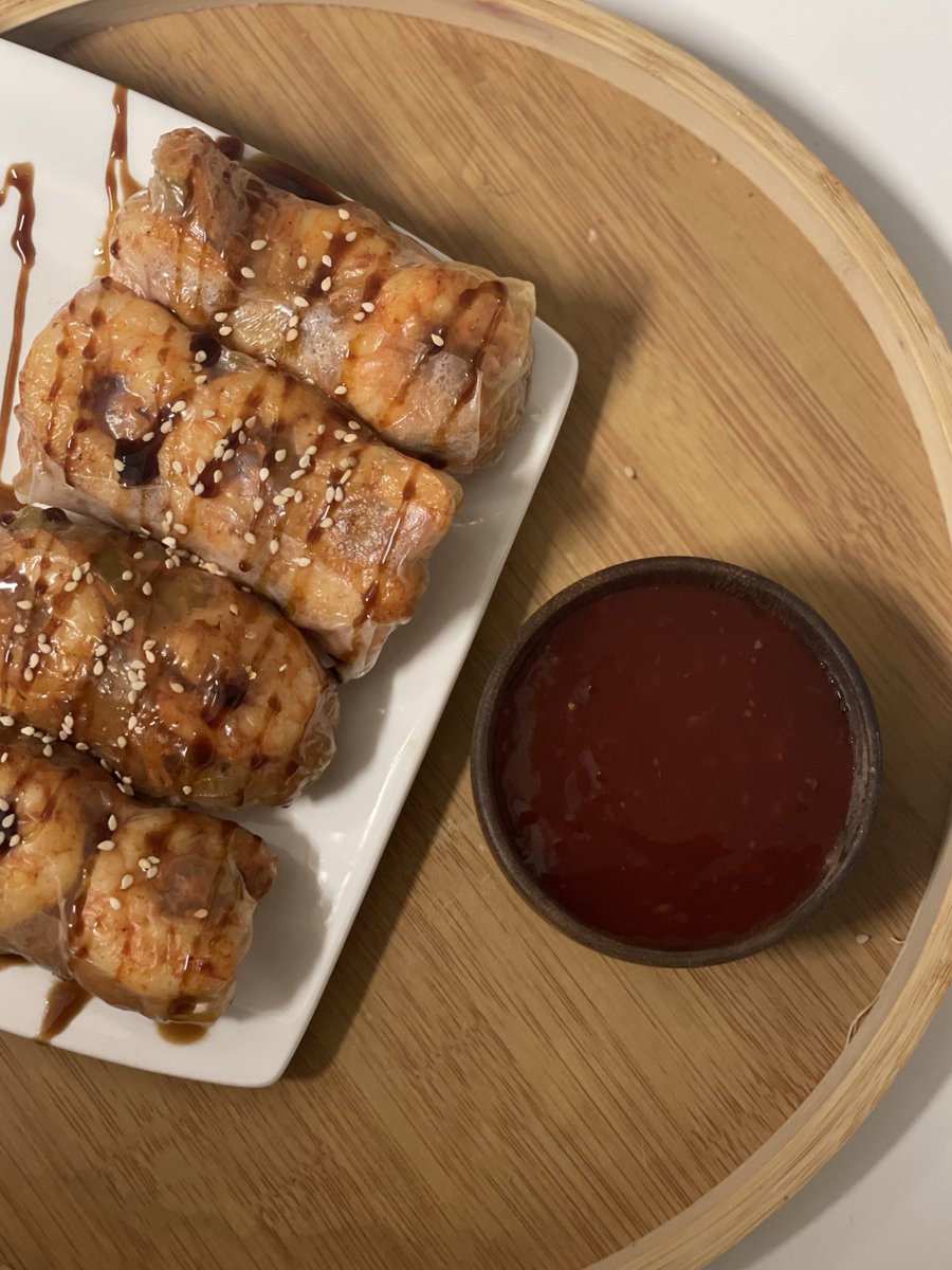 EatsLin's tweet image. shrimp spring rolls — 200 calories 14g protein