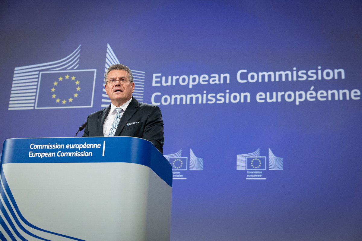 Maroš Šefčovič🇪🇺 (@marossefcovic) on Twitter photo Hard work pays off.
🤝 We have a positive, balanced deal between the EU and Switzerland, worth promoting and supporting. A real chance to upgrade and expand our partnership.
Appreciation for🇨🇭Federal Councillor <a href="/ignaziocassis/">Ignazio Cassis</a> and both our teams.
🔎📝 ec.europa.eu/commission/pre… Hard work pays off.
🤝 We have a positive, balanced deal between the EU and Switzerland, worth promoting and supporting. A real chance to upgrade and expand our partnership.
Appreciation for🇨🇭Federal Councillor <a href="/ignaziocassis/">Ignazio Cassis</a> and both our teams.
🔎📝 ec.europa.eu/commission/pre…