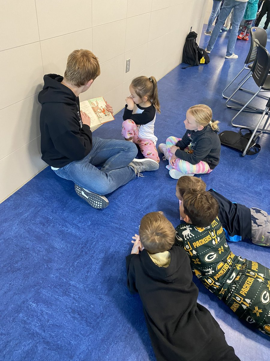 Mandery's tweet photo. Amazing Kids Alert: I’m about to bombard my feed with awesome pictures of some AMAZING kids enjoying some hot chocolate and some good Christmas stories during Pack Partners on this last day of the semester!! #emwolves #blessedprincipal https://t.co/VbQ8uHcTEm