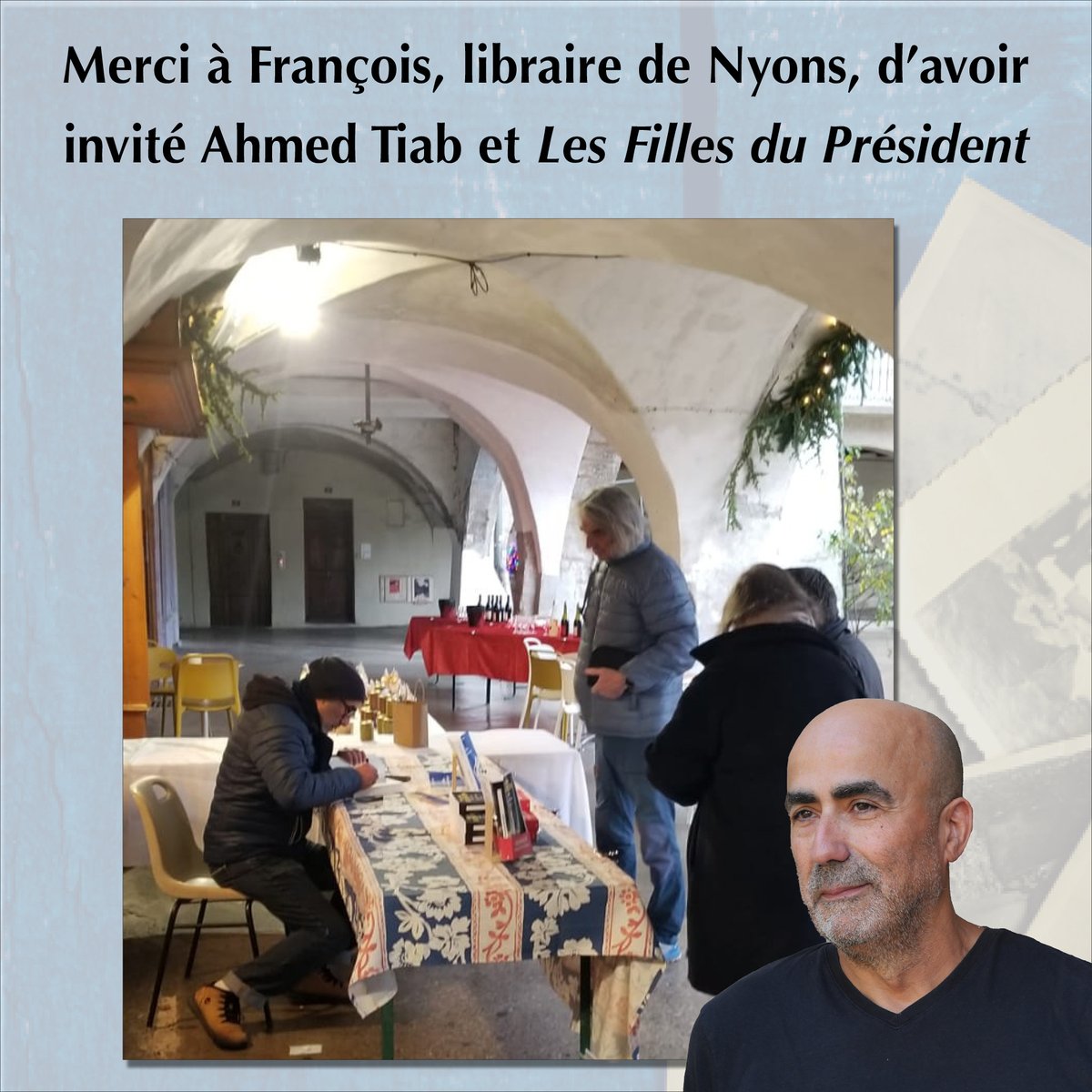 Ils étaient courageux ces lecteurs fidèles d'Ahmed Tiab, ce jeudi devant la librairie Pinet à Nyons
Prochain rendez-vous d'Ahmed à Lyon, lundi 27 janvier, avec les professionnels du livre
Dispo en librairie en ligne
elansud.com/120-les-filles…
#boumedienne #algerie  #librairie