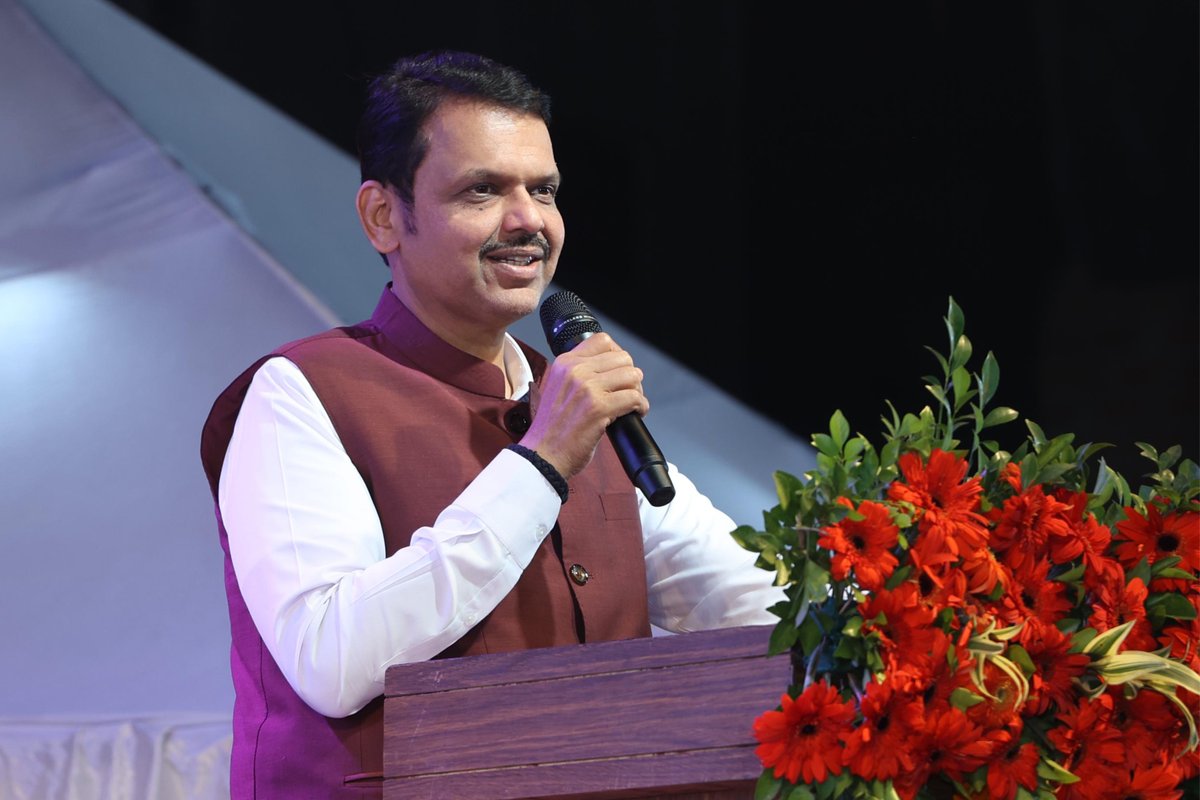 CMOMaharashtra's tweet photo. 🕖 7.10pm | 20-12-2024📍Nagpur | संध्या. ७.१० वा. | २०-१२-२०२४📍नागपूर.

🔸Bhumipoojan of 'Pujya Samadha Ashram' at the hands of CM Devendra Fadnavis
🔸मुख्यमंत्री देवेंद्र फडणवीस यांच्या हस्ते 'पूज्य समाधा आश्रमा'चे भूमिपूजन
🔸मुख्यमंत्री देवेंद्र फडणवीस इनके करकमलों से 'पूज्य समाधा आश्रम' का भूमिपूजन

@Dev_Fadnavis
#Maharashtra #DevendraFadnavis #Nagpur