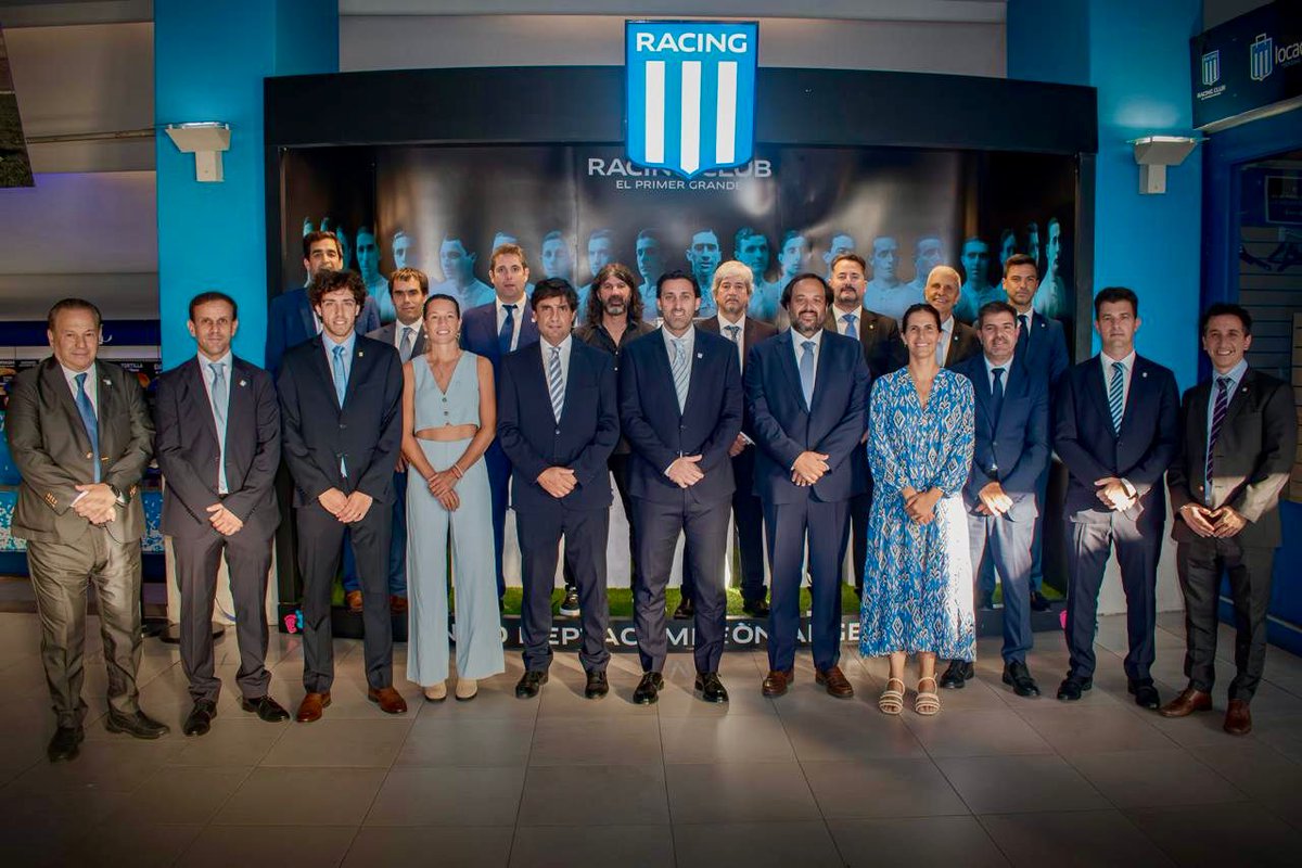 Felicitamos a nuestro presidente, Diego Milito, y a toda la CD que lo acompañará en esta nueva etapa en el Club. Además, celebramos los nuevos roles asumidos dentro de la misma por los integrantes de nuestra agrupación: <a href="/DiegoBartalotta/">Diego Bartalotta</a> y <a href="/hernanmartineze/">Hernán Martinez Escudero</a> 👏🏻

📸 <a href="/Clombardinifoto/">Camilita 🇦🇷</a>