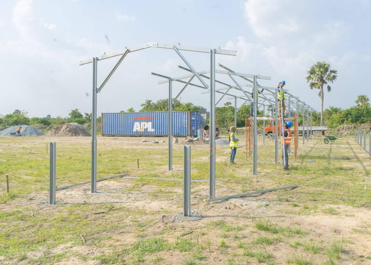 Avancement des travaux chez Cool Solar Energy.

Chaque structure que nous érigeons nous rapproche un peu plus de notre objectif : Avec des équipements modernes et une équipe locale dédiée, nous construisons l'avenir énergétique de l'Afrique.