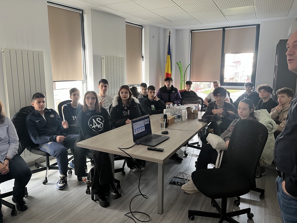 Roweb Development tweet media