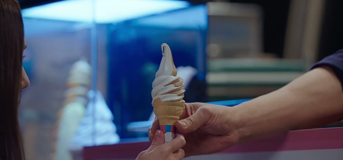 kdramadaisy's tweet photo. crying cuz sa-eon told heejoo to come to the amusement park, ride the carousel and have an ice-cream to heal her inner child. back then she was supposed to be there on the day of the accident.

and it's to make her happy and relax a bit before the shocking revelation that he knows she is 406 🥹

#WhenThePhoneRings 
#WhenThePhoneRingsEp7
