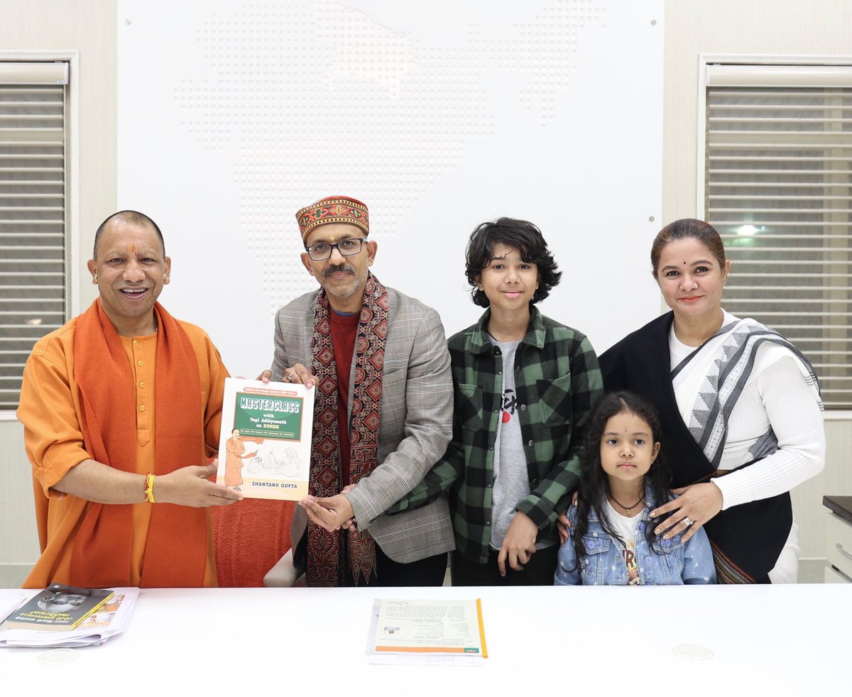 मुख्यमंत्री श्री <a href="/myogiadityanath/">Yogi Adityanath</a> जी महाराज से आज लखनऊ में  लेखक श्री शांतनु गुप्ता जी ने सपरिवार शिष्टाचार भेंट की।

<a href="/shantanug_/">Shantanu Gupta</a>