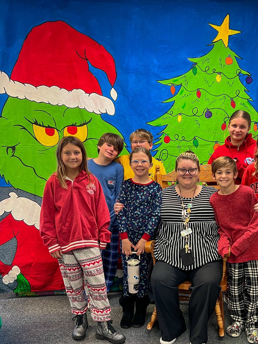 f_mbeach's tweet photo. Happy holidays from FMBE!!!!! #fmbestrong https://t.co/c23nrXQ9eW