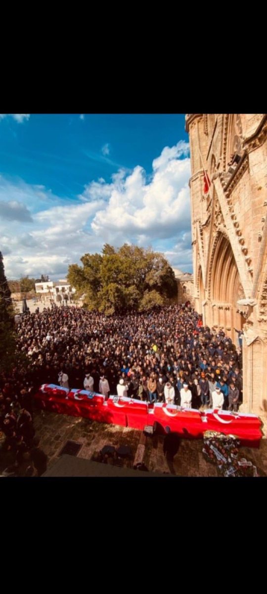 Evlatlarımız için yine bu meydandayız içimiz kanaya kanaya
Onlar asla vazgeçmezdi 
Biz de vazgeçmeyeceğiz
Suçluların cezası olası kast olana kadar mücadelemize devam edeceğiz
Şampiyonlarımıza verilmiş sözümüz var
#isiasortakdavamız 
#isiasolasıkast
#mehmetarifaltak