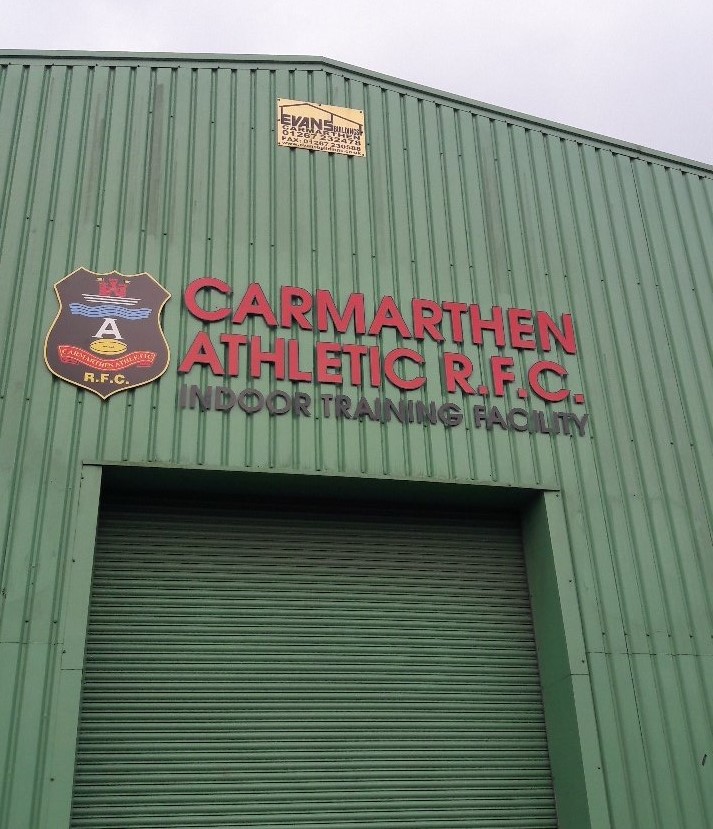CarmAthletic's tweet photo. Combined players from 1st XV, Druids and Youth will train in the barn with some 7 a side drills tomorrow, followed by a well deserved Xmas refreshment (or two!) at the Clubhouse. Join the boys as the Club opens at 3 pm to watch the Scarlets v Ospreys on the BIG screens. 
🎅🍻 https://t.co/EPXrRFGpPa