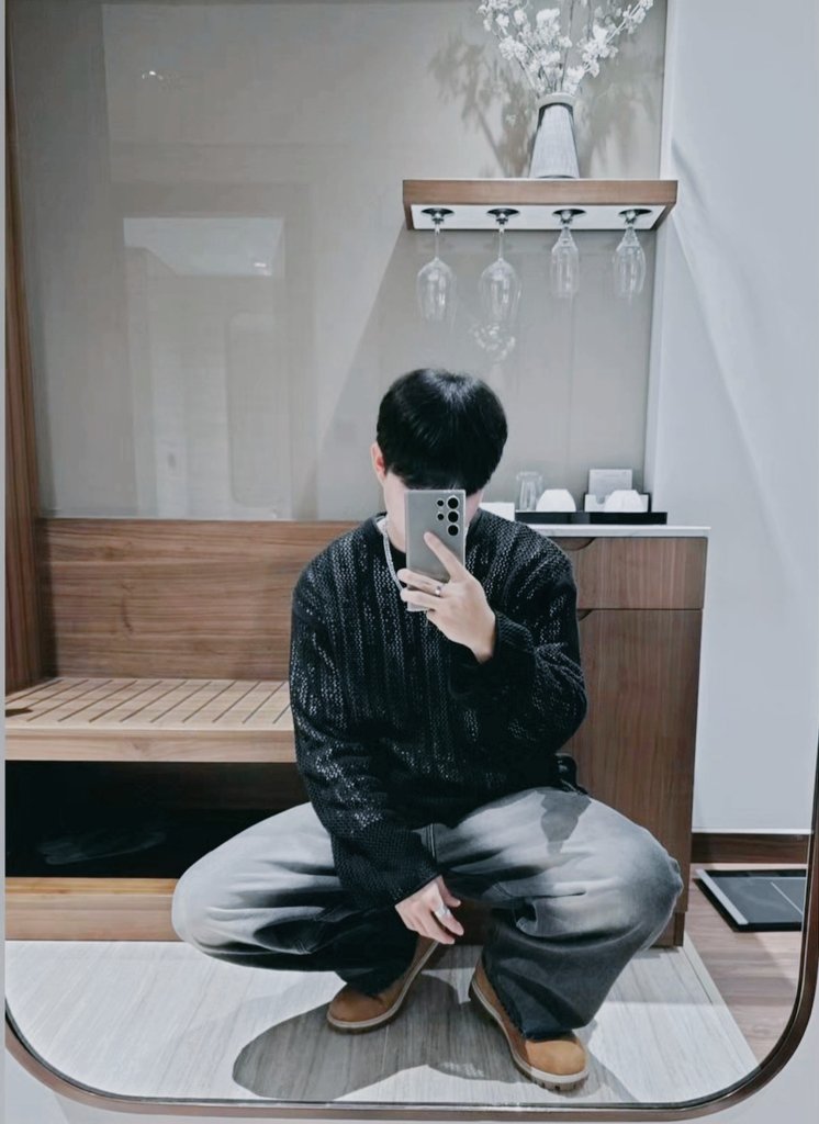 wei_0104_'s tweet photo. 站累了就蹲下 https://t.co/Q8au7mClv2