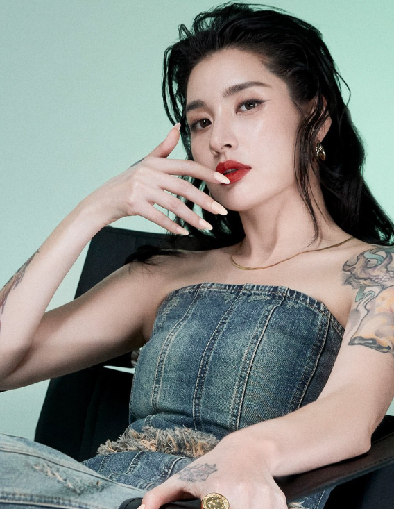 PROWDMON's Monika Shin announces that she is getting married and is expecting a baby:

"I met someone I love and promised to spend the rest of my life with him (...) and another miracle, a precious life, has come to us that will deepen our love even more."