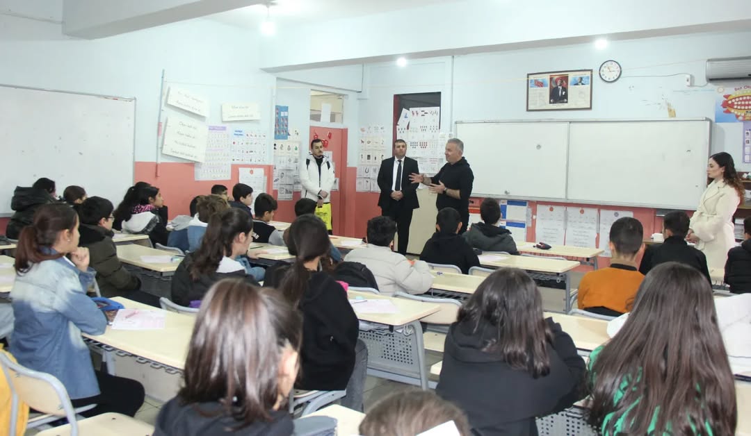 <a href="/tcmeb/">Millî Eğitim Bakanlığı</a> 
<a href="/Yusuf__Tekin/">Yusuf Tekin</a>
<a href="/farukyelkenci/">Ömer Faruk Yelkenci</a> 
<a href="/SirnakValiligi/">T.C. Şırnak Valiliği</a>
<a href="/BirolEkici73/">Birol Ekici</a> 
<a href="/abaycar/">Ahmet Vezir BAYCAR</a> 
<a href="/CizreKaymakamlk/">Cizre Kaymakamlığı</a> 
<a href="/SIRNAKMEM73/">Şırnak İl Millî Eğitim Müdürlüğü</a> 
<a href="/bycandiroglu/">Bilal Hoca</a>  
<a href="/sahan_ike/">Şahan İKE</a>