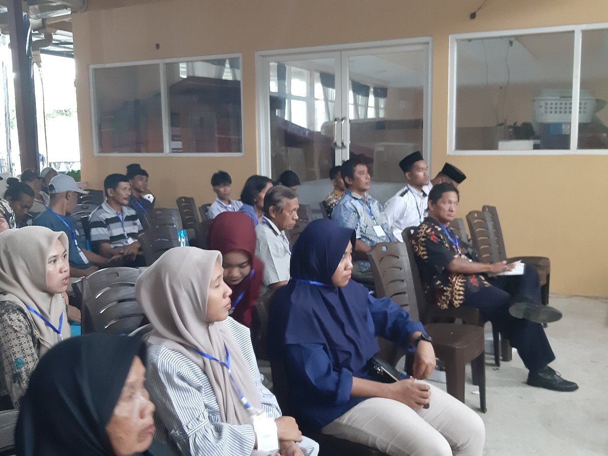 SenolinggiW's tweet photo. Kamis (05/12), Veny Senolinggi, LuhKan Kab. Tolitoli, bersama dinas mengikuti bimtek Bioflok dalam rangka percepatan penurunan angka stunting di Kab. Tolitoli
#Luhlapor
#Tolitoli
#LuhkanSatminkalBitung https://t.co/B2SE4kHNDf