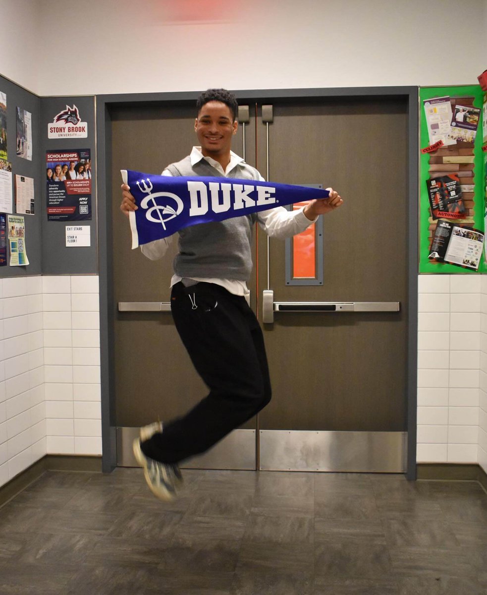 KIPP's tweet image. 🎉🎄 The best gifts this season? College acceptances! 🎓✨

Congrats to all KIPP students accepted through Early Decision, Early Action, &amp;amp; Rolling Admissions this fall. Shoutout to our amazing KIPP Forward counselors for helping dreams come true! 🥳 #KIPPForward #CollegeBound