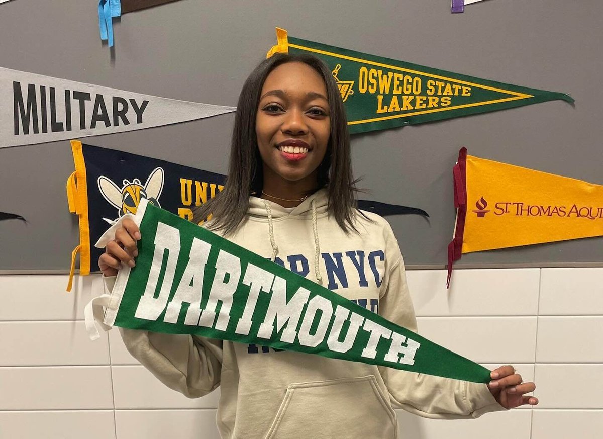 KIPP's tweet image. 🎉🎄 The best gifts this season? College acceptances! 🎓✨

Congrats to all KIPP students accepted through Early Decision, Early Action, &amp;amp; Rolling Admissions this fall. Shoutout to our amazing KIPP Forward counselors for helping dreams come true! 🥳 #KIPPForward #CollegeBound