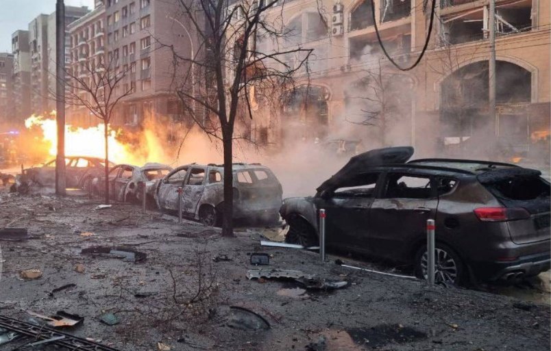 BenefitNews24's tweet photo. #RussiaUkraineWar: #Russian missile strikes in #Kyiv hit multiple #foreignembassies, killing one and injuring 12.
https://t.co/1POOYrMsyL
#KyivUnderAttack, #DiplomaticBacklash, #CyberWarfare https://t.co/T76pMLyfCo