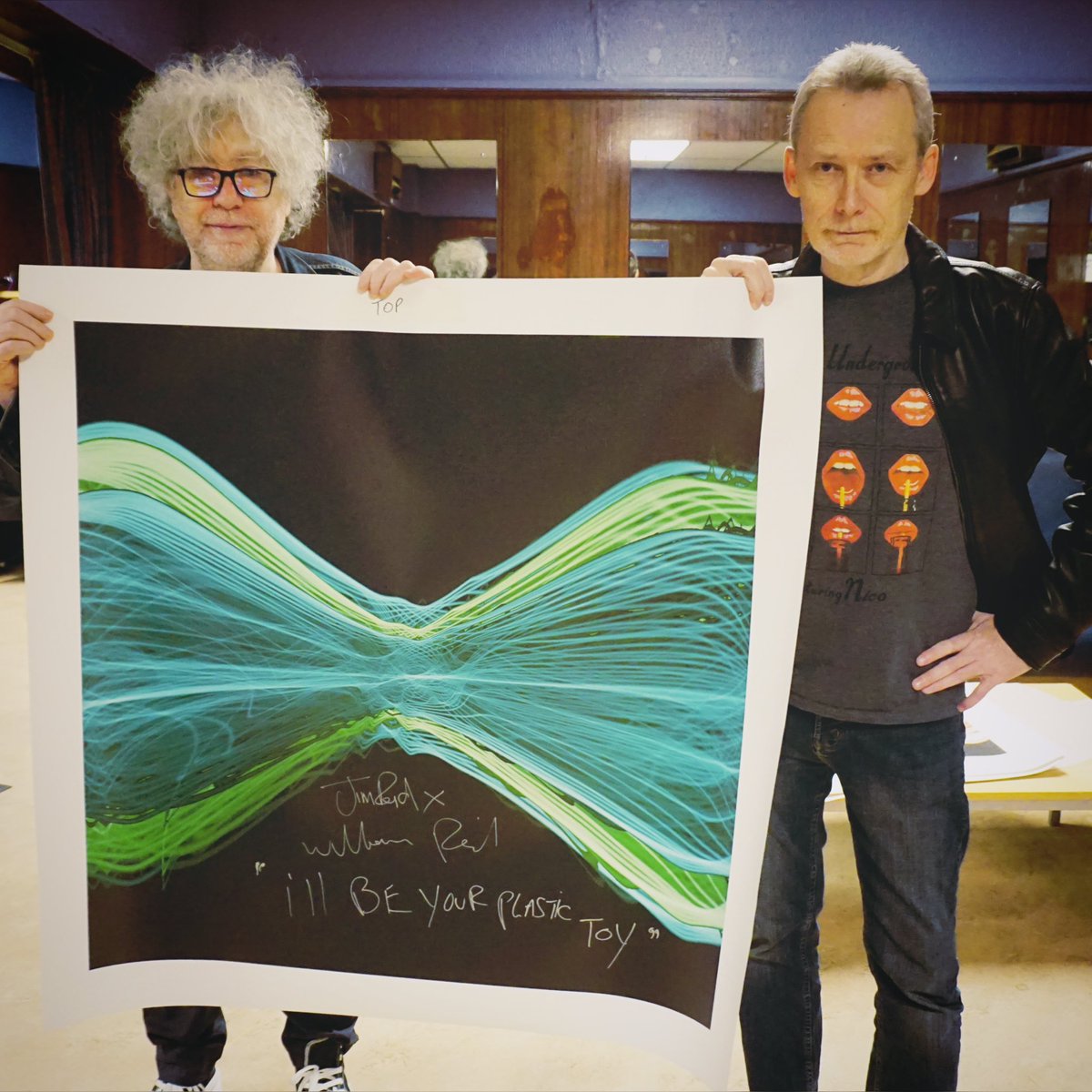 TheMaryChain (@themarychain) on Twitter photo We are honoured to work with <a href="/Soundwaves_Art/">Soundwaves Art</a> artist Tim Wakefield to turn the sound waves of “Just Like Honey” into beautiful canvas artworks for charity. Signed limited edition are now available to buy as a fundraiser for <a href="/WarChildUK/">War Child UK</a>
soundwavesartfoundation.com/collections/th…
📸 Finn McLean We are honoured to work with <a href="/Soundwaves_Art/">Soundwaves Art</a> artist Tim Wakefield to turn the sound waves of “Just Like Honey” into beautiful canvas artworks for charity. Signed limited edition are now available to buy as a fundraiser for <a href="/WarChildUK/">War Child UK</a>
soundwavesartfoundation.com/collections/th…
📸 Finn McLean