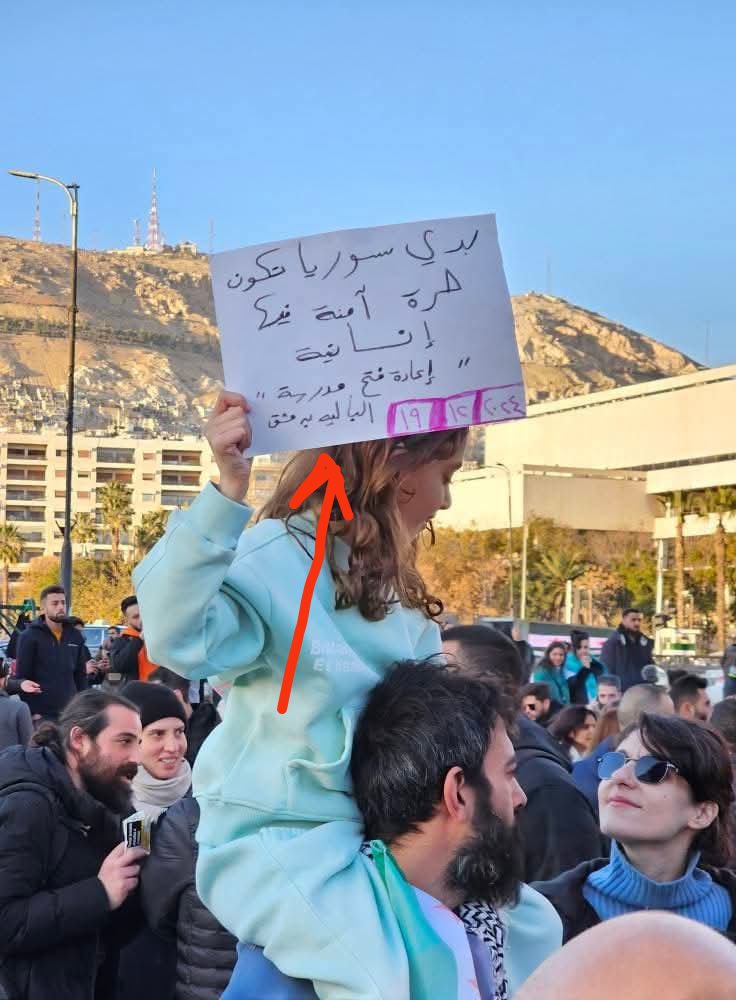 fadi0bed's tweet photo. تكرمي حبيبتي أنتِ والبابا وأصدقاء البابا، بس نخلص فتح المقابر الجماعية ونسكر بيوت العزاء لأهالي المعتقلين، رح نفتحلك مدرسة الباليه، حالياً مشغولين شوي بأمور تافهة ما بتعنيكم، بدكم ما تواخذونا https://t.co/8pWr6Otf2T