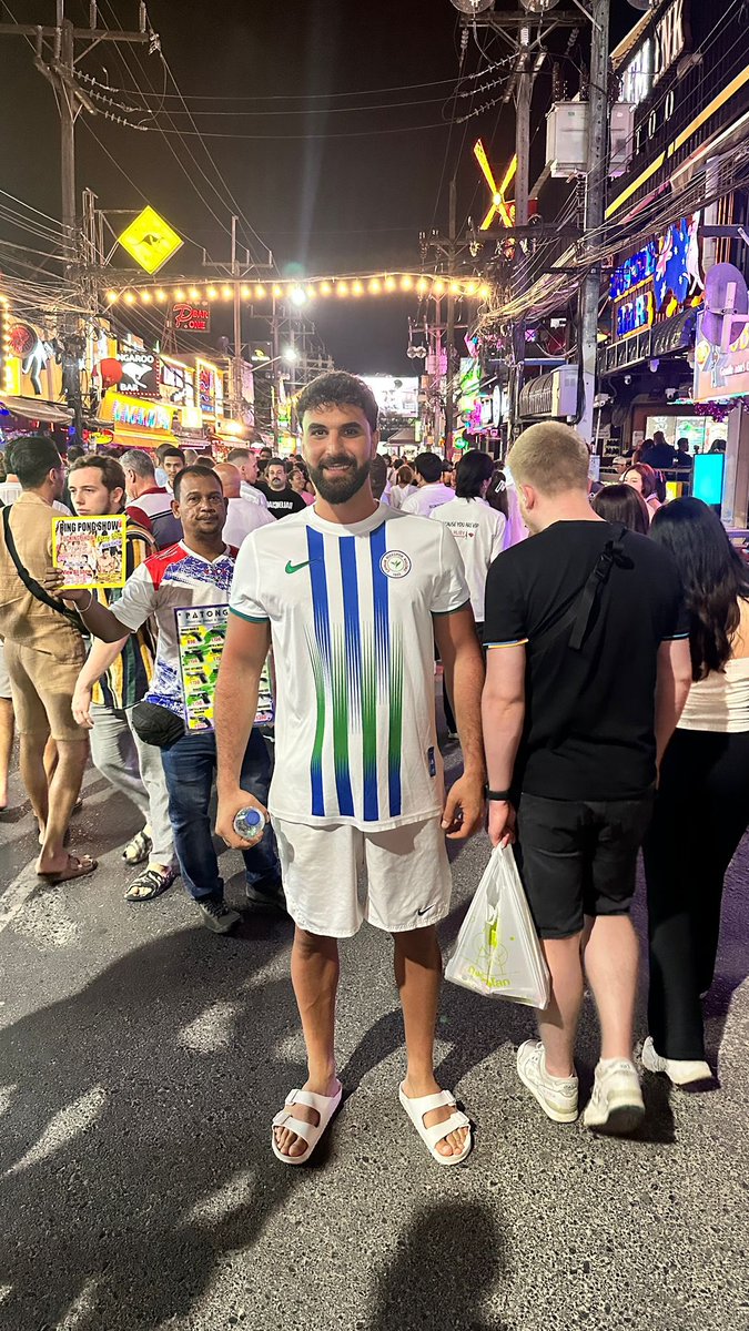 Bize HERYER RİZESPOR ! #Thailand #rizespor #banglawalkstreet #cümlealem
