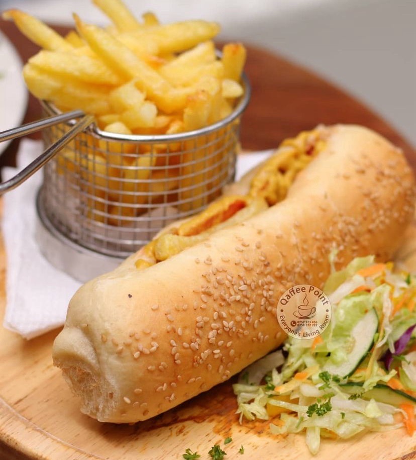 qaffeepoint's tweet image. Craving a quick bite? 🌭🍟 Head over to Qaffee Point for a delicious hotdog paired with crispy French fries! Perfect for a light dinner. 😊 #FoodieFinds #QuickBite #QaffeePointDelight