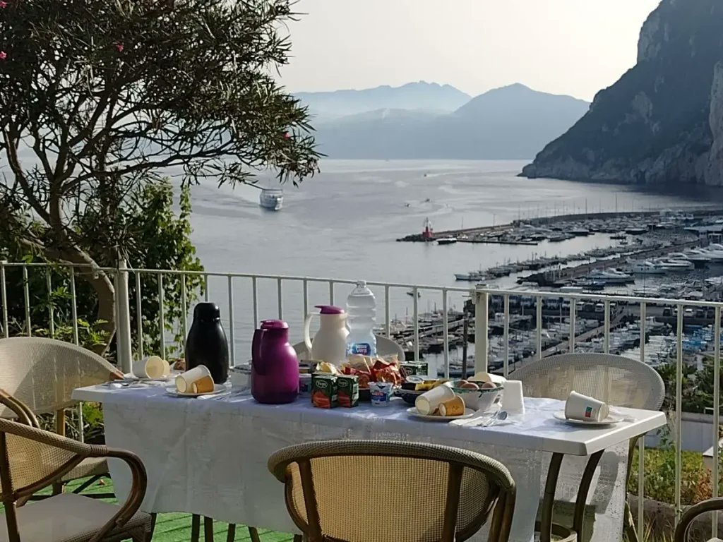 BookingitaliaC's tweet photo. B&amp;B Soleluna Capri
Il Bed and Breakfast Soleluna, è una tipica casa caprese rivolta all'ospitalità. La struttura è in una posizione tranquilla, lontana al caos, ma a pochi minuti dal porto...
Prenota Senza Commissioni
https://t.co/cU4WII1CO8 https://t.co/yZ7tYRmpaB
