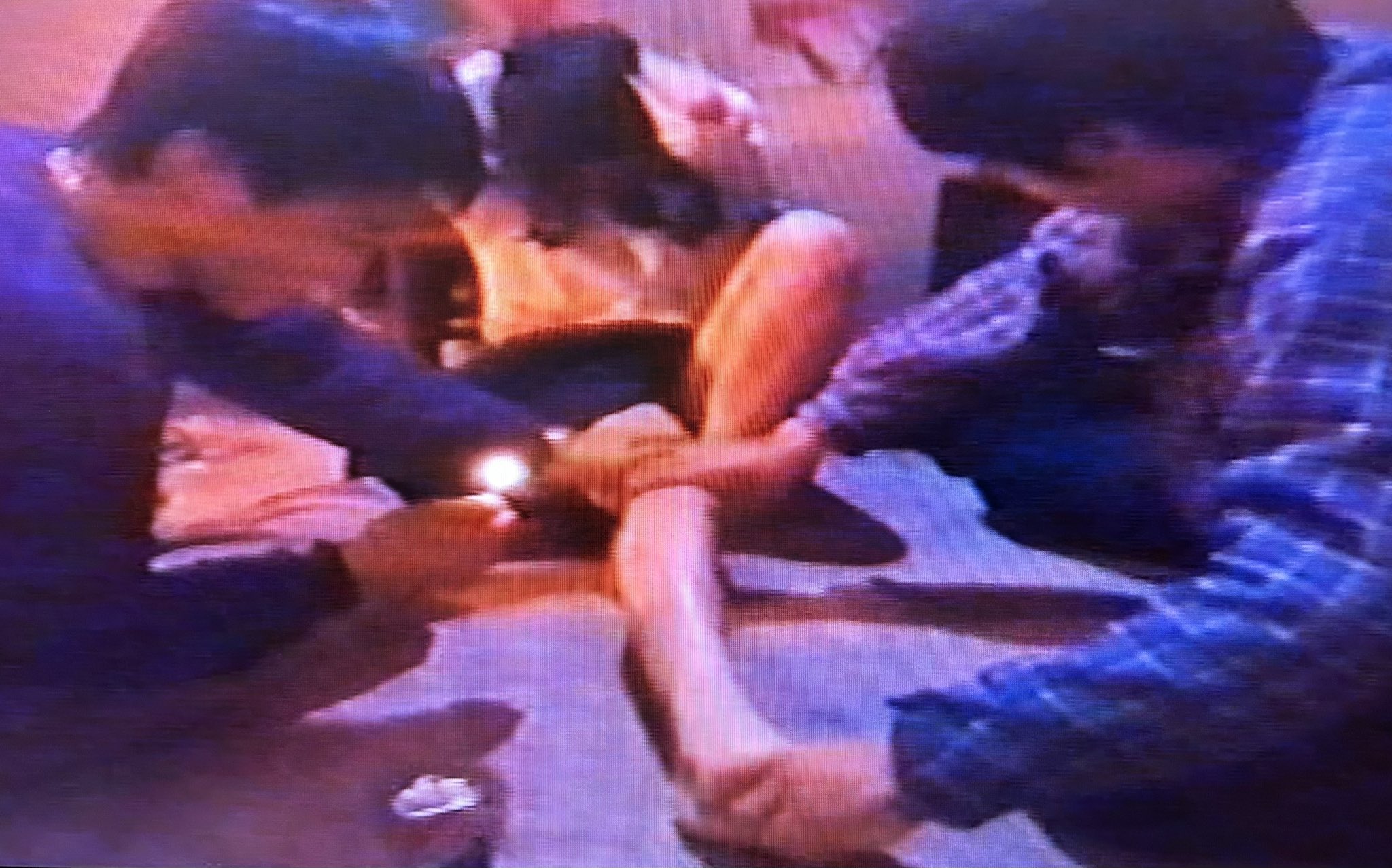 集団　性的暴行 