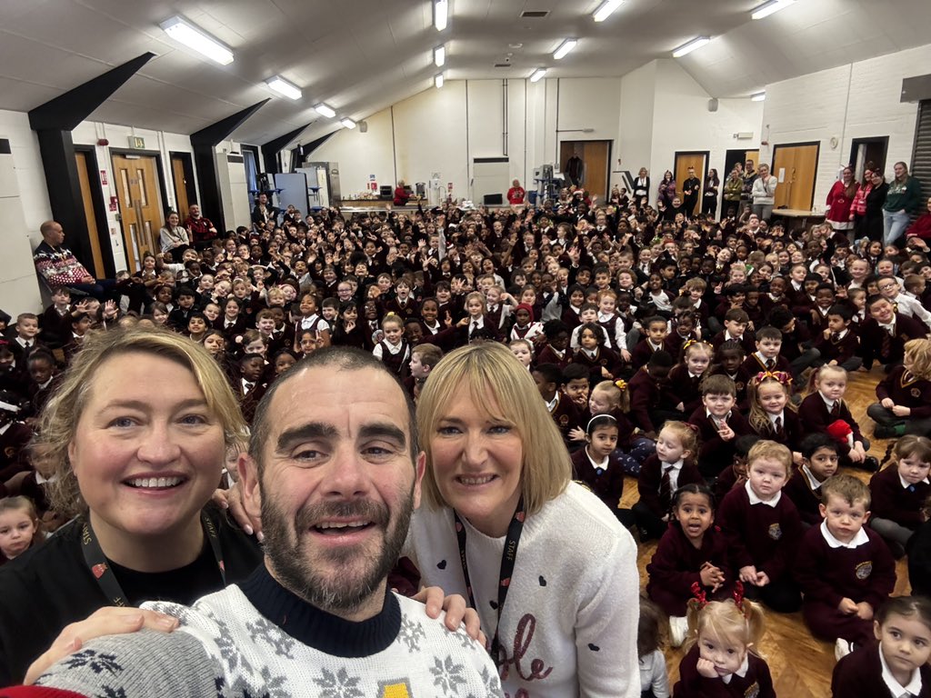 That’s a wrap!! Another amazing year at Anfield Road Primary School. This will be our last Twitter post so see you in the New Year on Instagram. #AimHigh