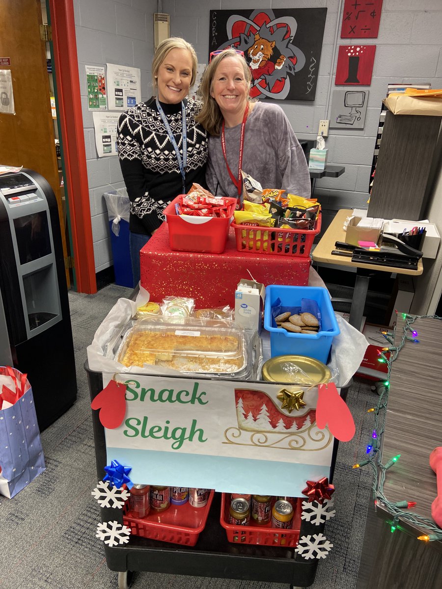 😁Ending our week with something salty and sweet the snack sleigh is here for a staff treat - Ms. McCabe &amp; Ms. Milliken❤️

😁Terminando nuestra semana con algo salado y dulce, el trineo de bocadillos está aquí para el personal del escuela darse un gusto.