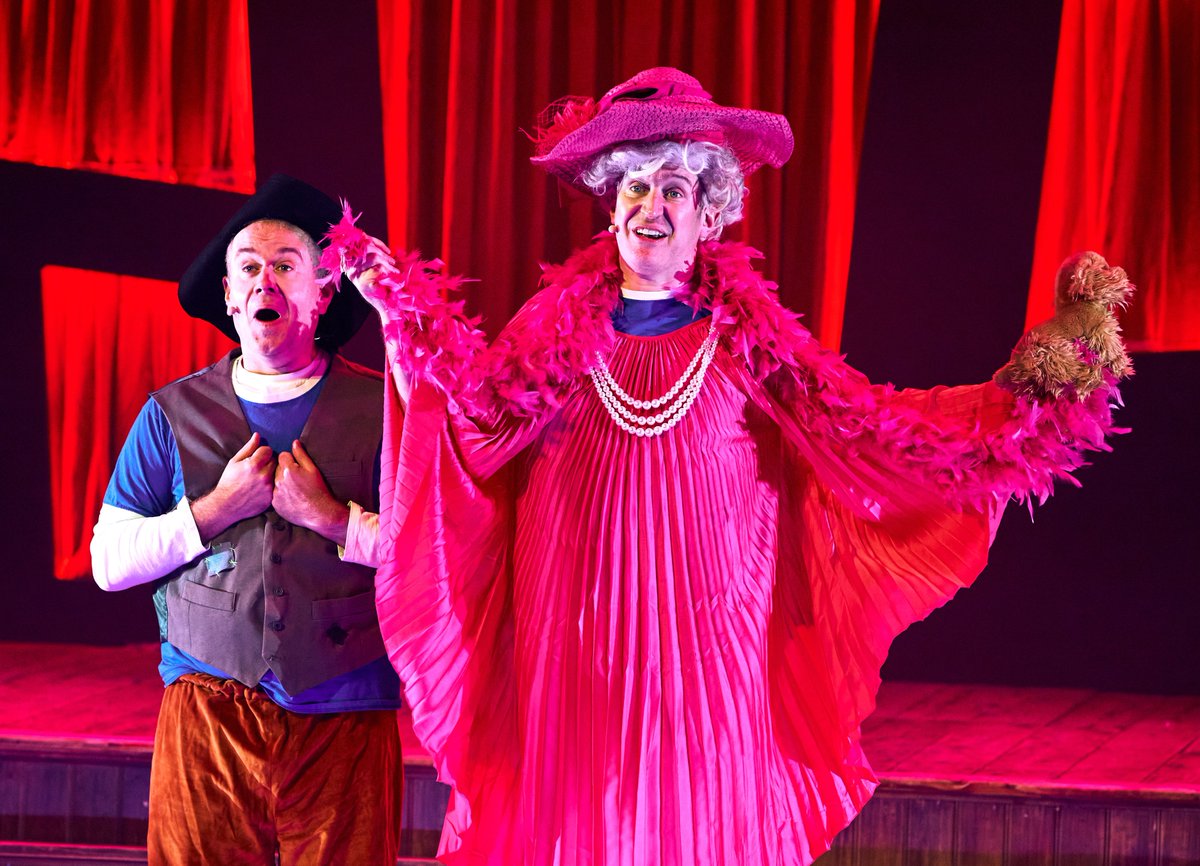 Dame Barbara demands champagne to
celebrate the new year! 🍾

She's got reason to celebrate after a fabulous run of
Potted Panto at Wilton's Music Hall! Only 5 more
chances to catch the show! Get your tickets now
through the link in our bio!