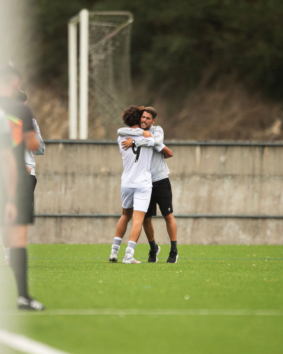 🇵🇹 Campeonato Nacional Sub-17 (Jun.B) - 2.ª Divisão - 1.ª Fase Série A

🥉<a href="/VitoriaSC1922/">Vitória Sport Clube</a> B (Sub-16) 

📌 11J - 8V / 1E / 2D
⚽️ 32 golos marcados / 18 golos sofridos 
✅ 5 vitórias consecutivas 
🧤 4 clean sheets 
🇵🇹 2 jogadores convocados para estágio de preparação

🔜 2.ª Fase
