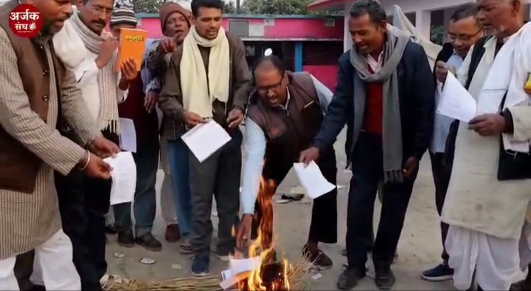 ये तो सिर्फ शुरुआत है...... आगे अभी बहुत कुछ बाकी है..
 #IStandWithPriyankaBharti