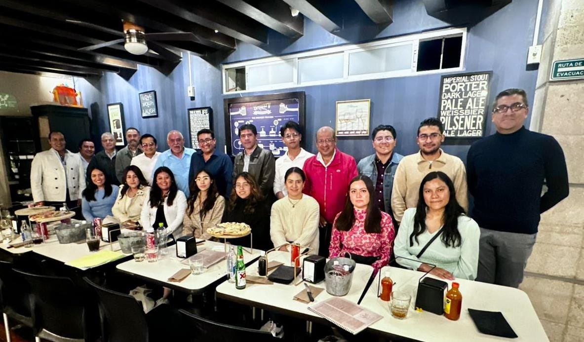 SoyPavelGaspar's tweet image. 🎄✨ Celebramos la Navidad con mi gran equipo. Agradezco su dedicación y apoyo. ¡Sigamos unidos hacia un 2025 lleno de éxitos! 💪❤️ #TrabajoEnEquipo #EspírituNavideño