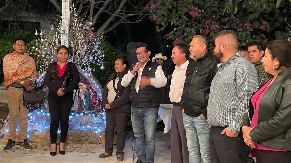 SoyPavelGaspar's tweet image. 🎄✨ Celebramos la Navidad con mi gran equipo. Agradezco su dedicación y apoyo. ¡Sigamos unidos hacia un 2025 lleno de éxitos! 💪❤️ #TrabajoEnEquipo #EspírituNavideño