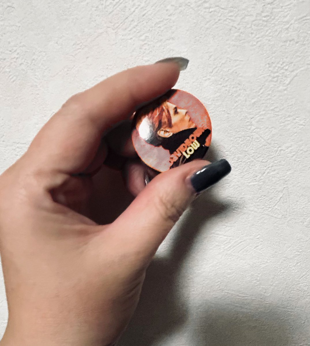 shiopin_skyward's tweet photo. 本日ボウイのレプリカダッフルコートが無事届きました✨女性9号くらいならSサイズでもいける🙆♀️軽めで着心地ヨシ🥰
見えない位置に「Low」の缶バッジをこっそりつけました😊タグの部分もイケていてオシャレ✨
#DavidBowie
#デヴィッド・ボウイ
#OriginalJohn https://t.co/IUGnvi9H1X