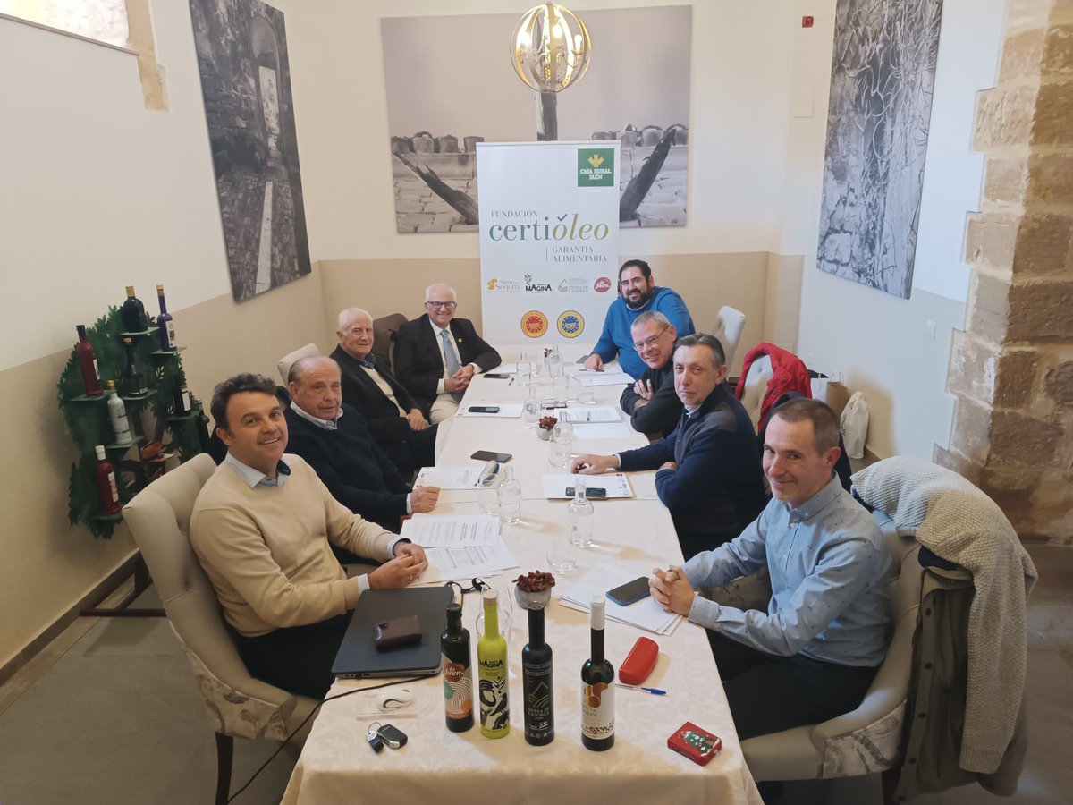 Las Denominaciones de Origen y la IGP del #aove de Jaén, agrupadas en la Fundación Certióleo, hacemos balance de 2024 y apostamos por incrementar nuestra colaboración y promoción conjunta en 2025, poniendo en valor origen y calidad estos aceites