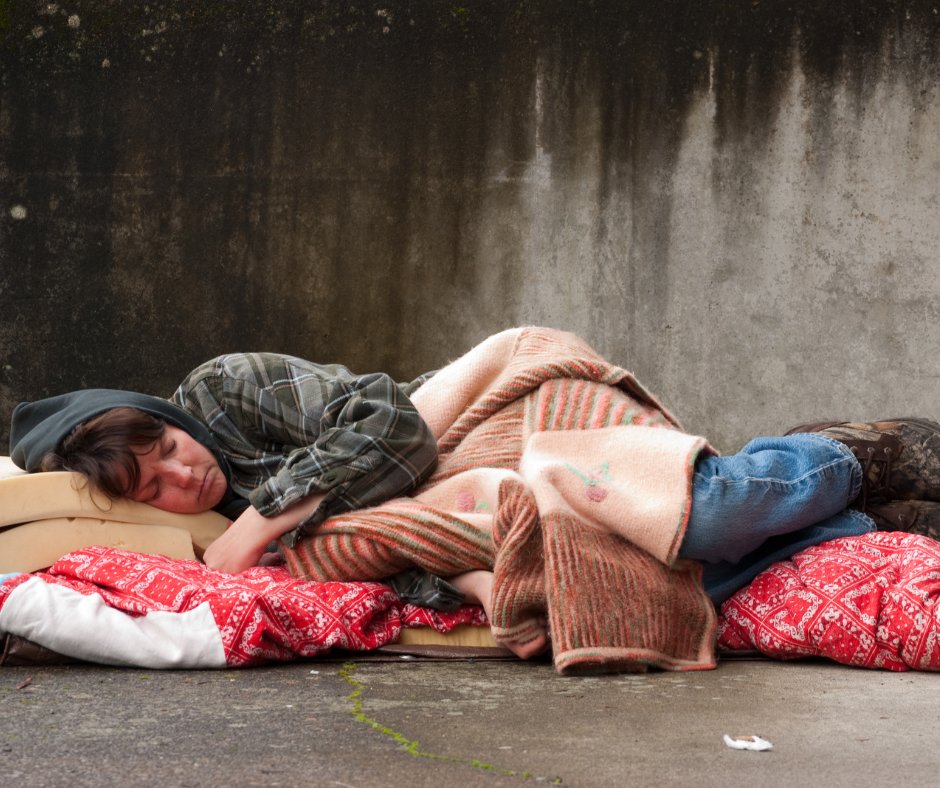 Do you know what to do if you spot someone sleeping rough in Broxtowe this winter?
Please contact us on 0115 917 3439.
We work closely with Framework Housing Association’s Street Outreach Team, to try and positively engage with and advise rough sleepers within the Borough.