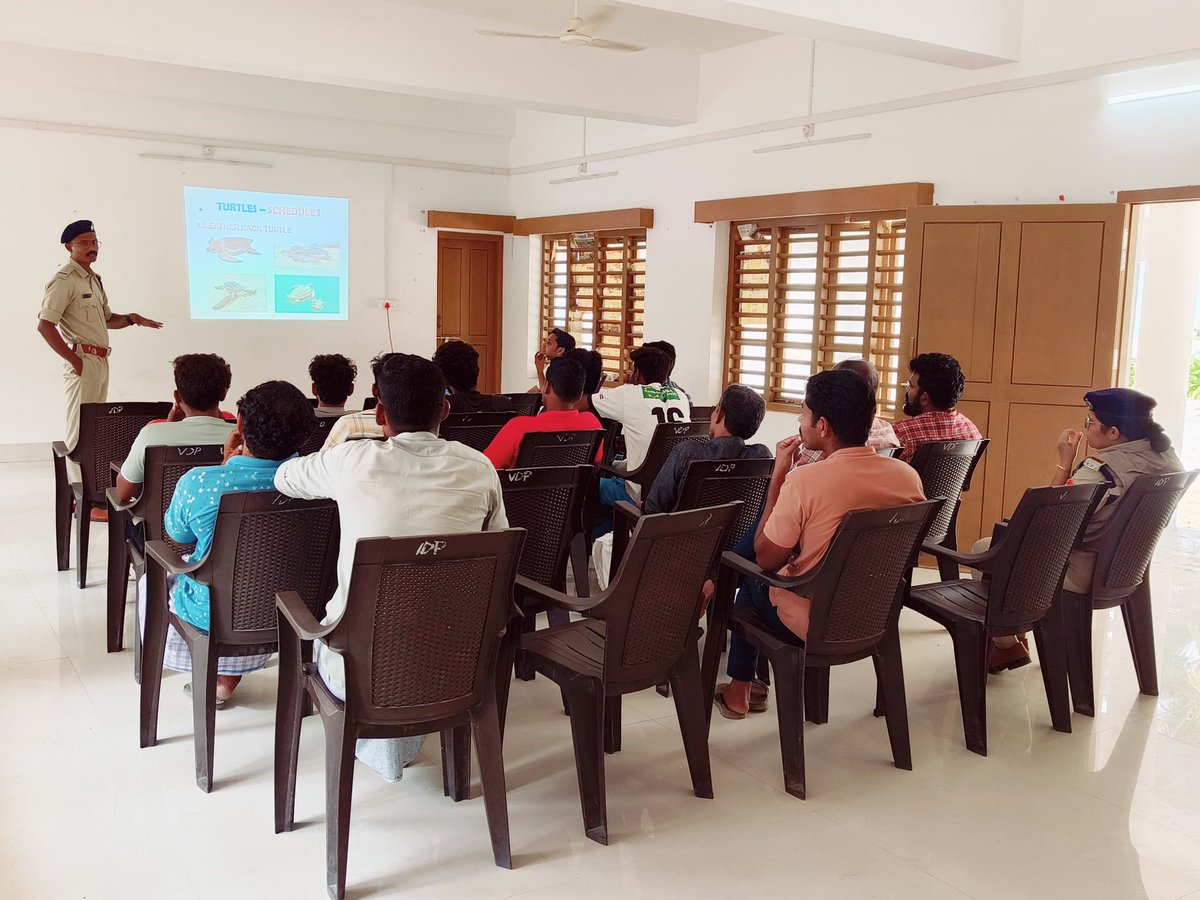 Fisheries_UTLA's tweet photo. @LakshadweepEnvF conducted an  awareness program on the conservation of protected marine wildlife vth @Fisheries_UTLA n #Kitan. This initiative has sensitized the fisherfolk, highlighting the critical need for marine conservation and protection of biodiversity 🌊🐢 https://t.co/rC5b9VlOCA
