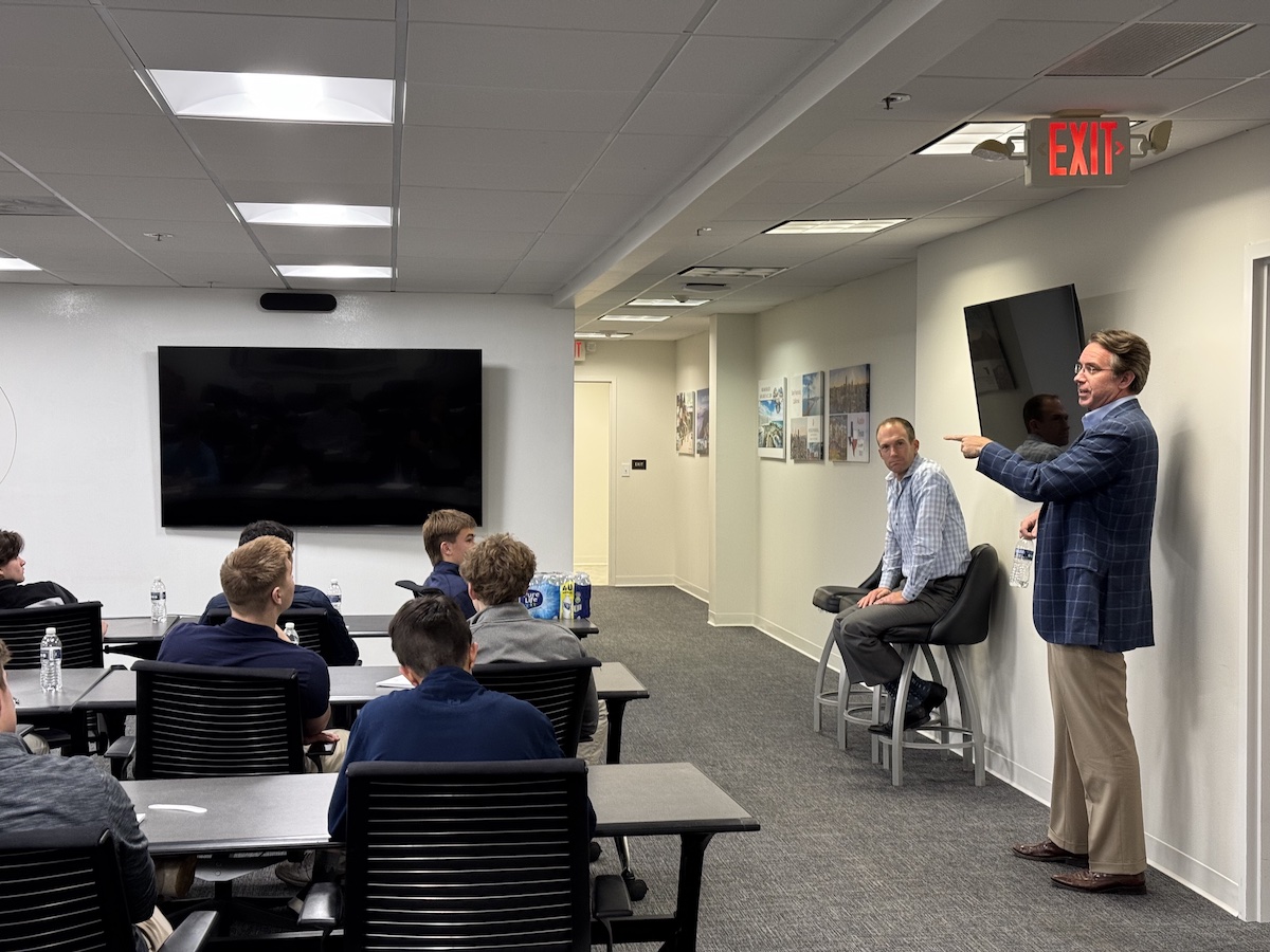 sluhjrbills's tweet image. Thanks to the team @Krilogy, including John McArthur ’95 and Dan Leritz ’95, for hosting our Ignatian Business Leaders yesterday to learn about the world of finance. #SLUHLife