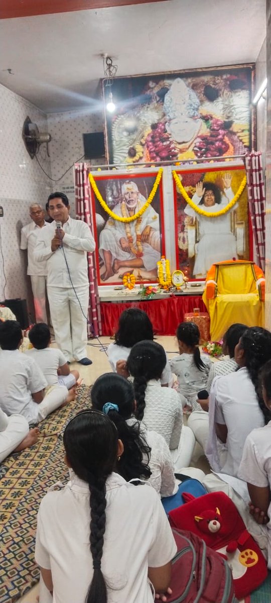 sathyasaiodisha's tweet photo. Loving Sairam..
With the blessings of Sri Sathya Sai Baba, State Vice President and State In-Charge of Sai Literature visited the Berhampur Samithi of Ganjam-1 Sai District as part of the Samithi Darshan Program from 14th to 15th December 2024
#samithidarshan
#Ganjam1
-Media Team https://t.co/RXQAyHY2a6