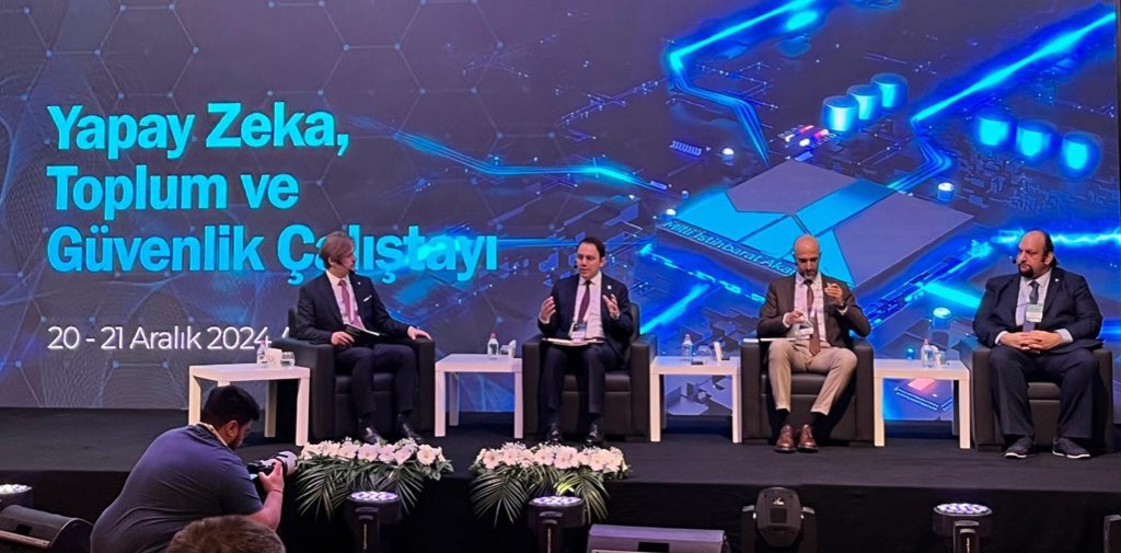 drbetulay's tweet photo. Milli İstihbarat Akademisi Başkanı,
Prof. Dr. Talha Köse:

“Yapay zeka ile insan aklının ve vicdanının etkileşimleri, geleceği şekillendirecek kararların oluşumunda belirleyici olacaktır.”

📍Yapay Zeka, Toplum ve Güvenlik Çalıştayı’ndayız #MİAYapayZeka 🤖 https://t.co/nFoIRAZolk