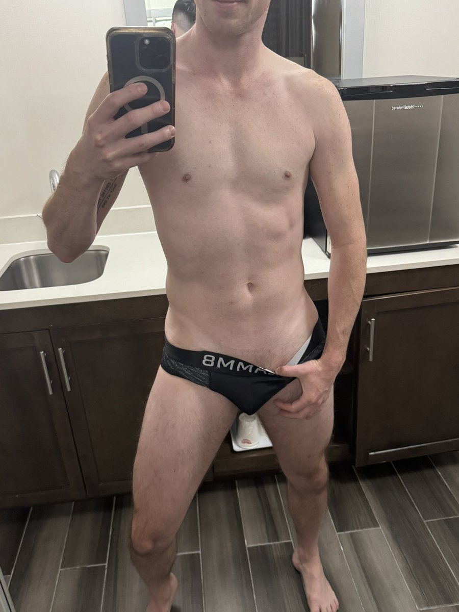 PupNyx's tweet photo. Hotel lighting just hits differently. 

 #gaycation #gay #LosAngeles https://t.co/73BtocNb8p