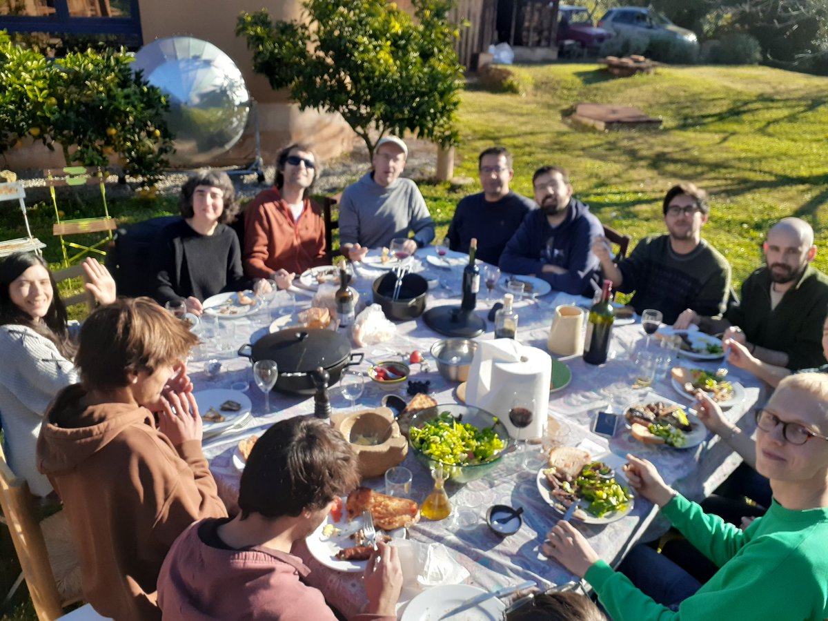 martanyos's tweet photo. Ocells, gripaus, tortugues, vespes, formigues i peixicus... tota l'àrea de Biologia Animal d'@UdGCiencies us desitja unes molt bones vacances de Nadal! https://t.co/7GZukizGgJ